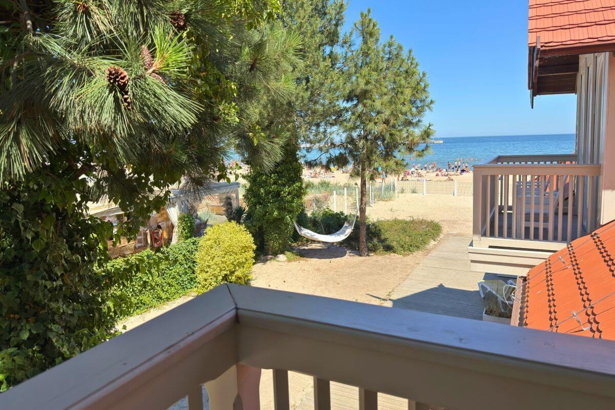 Apartament z bocznym widokiem na morze deluxe 001